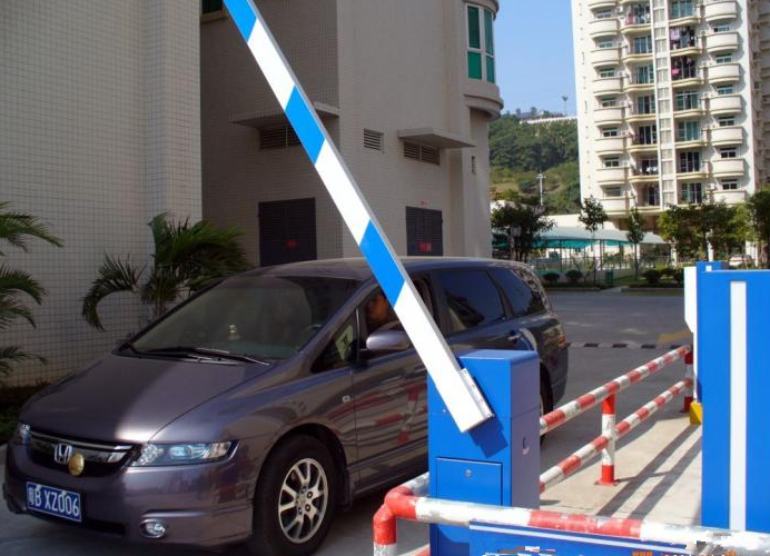 車牌識別車輛進出停車場